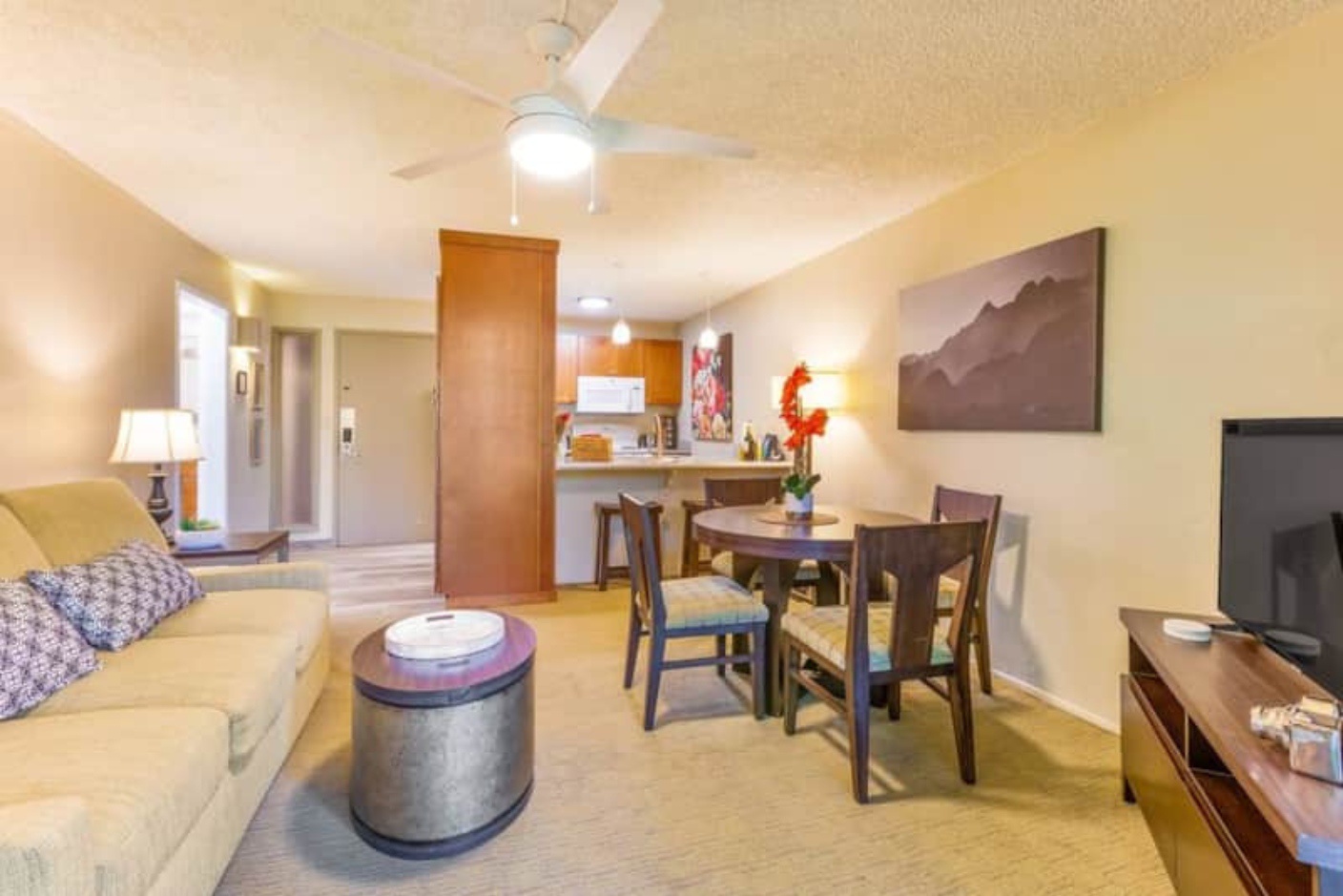 Kapaa Vacation Rentals, Kahaki Hale - Fully open floor plan connects all the living spaces