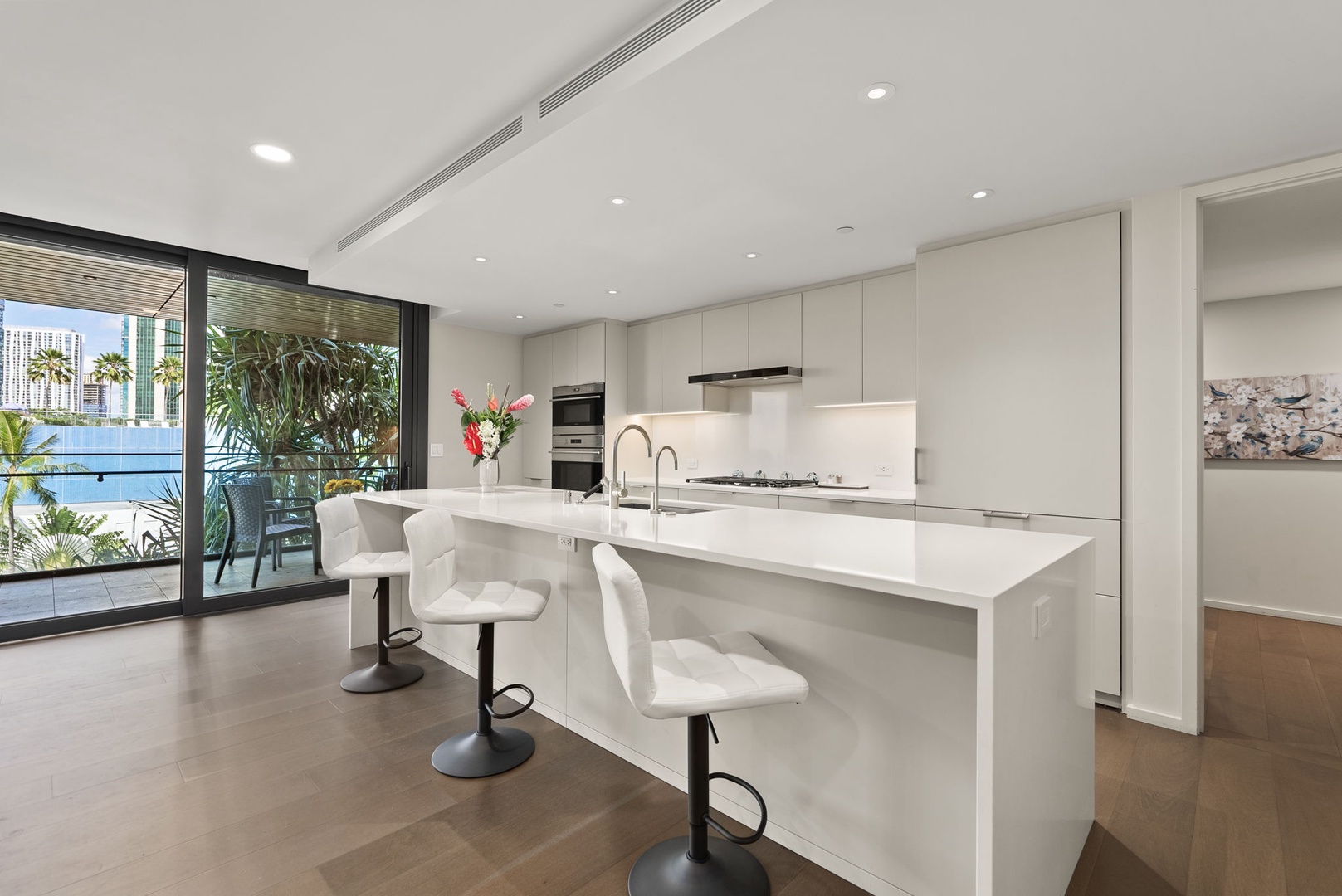 Honolulu Vacation Rentals, Park Lane Getaway - Modern kitchen island with sleek barstools – perfect for casual dining.