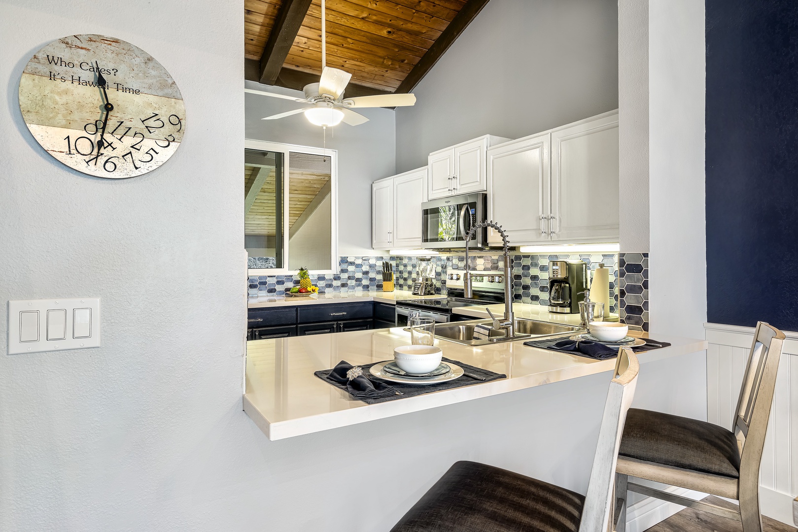 Kailua Kona Vacation Rentals, Keauhou Kona Surf & Racquet 9303 - Breakfast bar, perfect for a quick bite before heading downtown