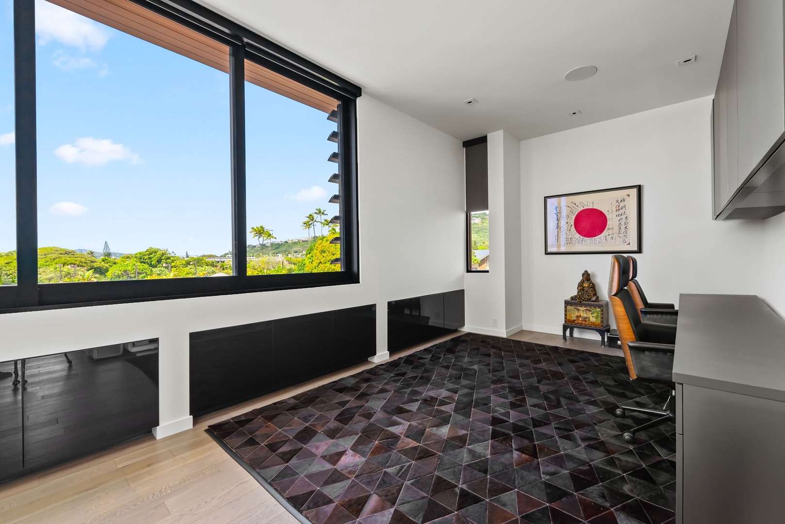 Honolulu Vacation Rentals, Ocean Villa Emilie - A flex space with custom shelving, ideal for work, creativity, or curling up with a favorite book.