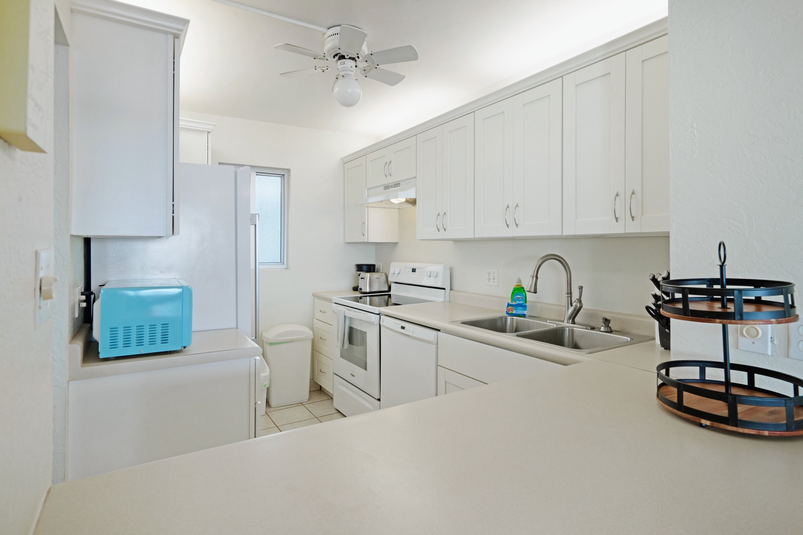 Kihei Vacation Rentals, Menehune Shores 316 - Skip takeout: a full range and real cookware make cooking dinner an actual option.