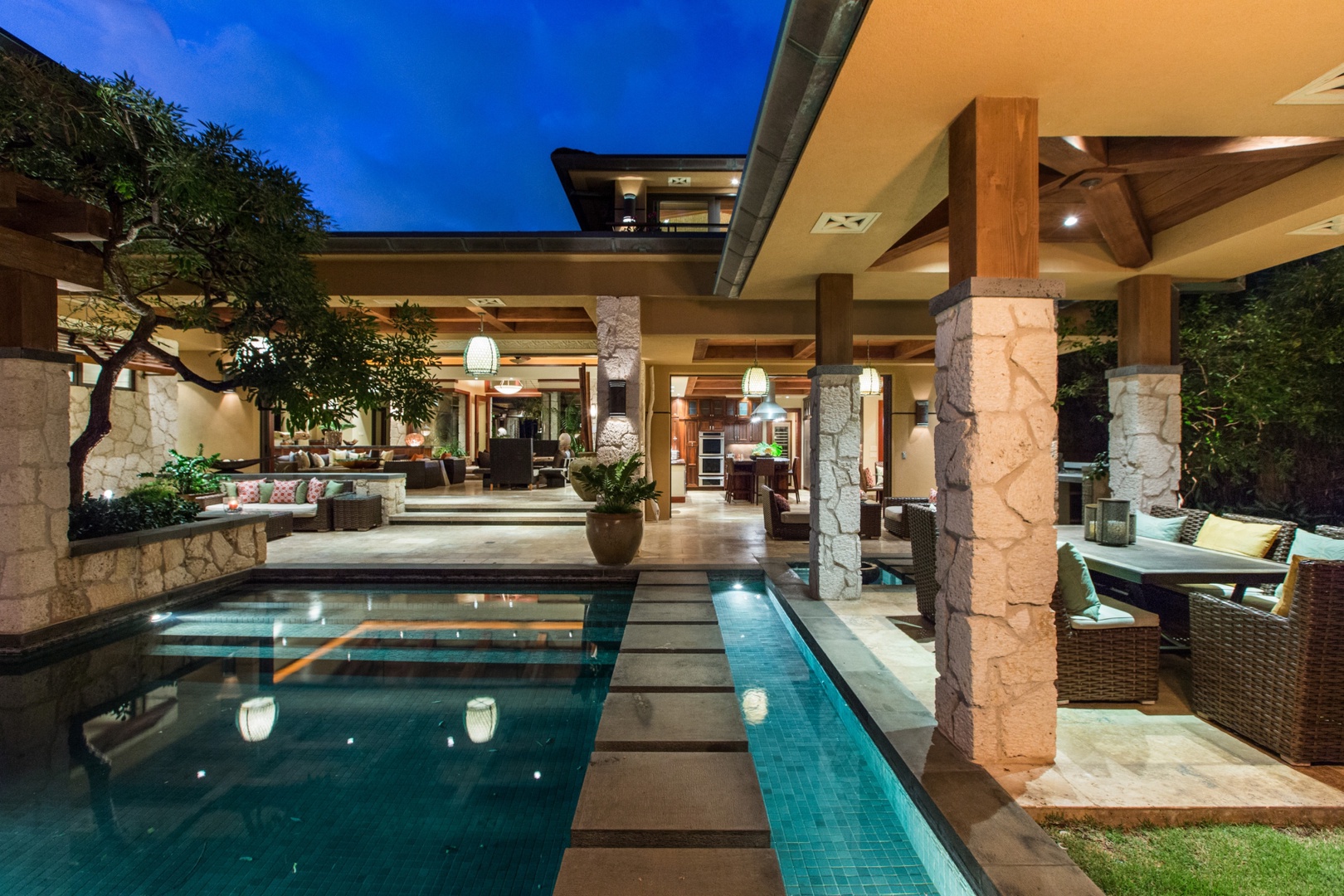 Honolulu Vacation Rentals, Banyan House 4 Bedroom - Pool and Cabana towards Home