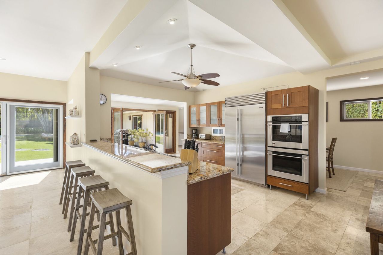 Honolulu Vacation Rentals, Kahala Breeze - Kitchen.