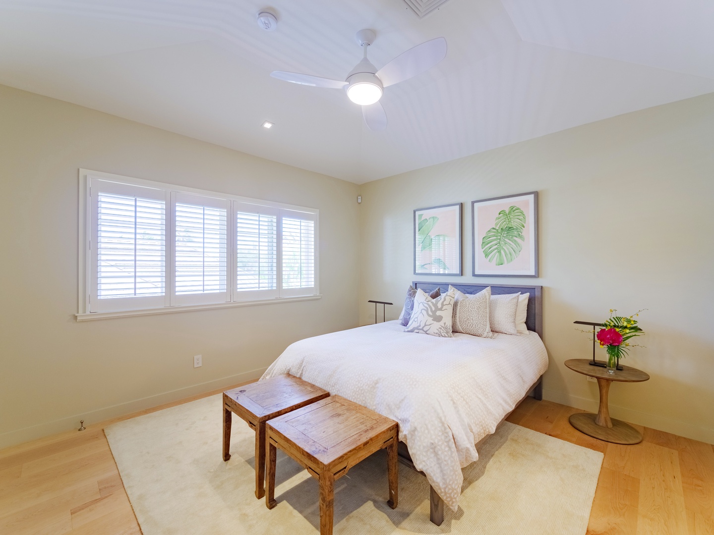 Honolulu Vacation Rentals, Paradise Beach Estate - Plush bed with natural lighting for the fourth bedroom