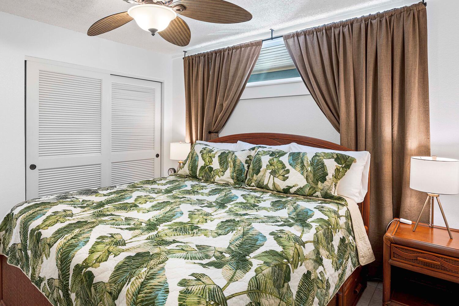 Kailua Kona Vacation Rentals, Kona Reef F23 - Cozy primary bedroom features a plush king bed.