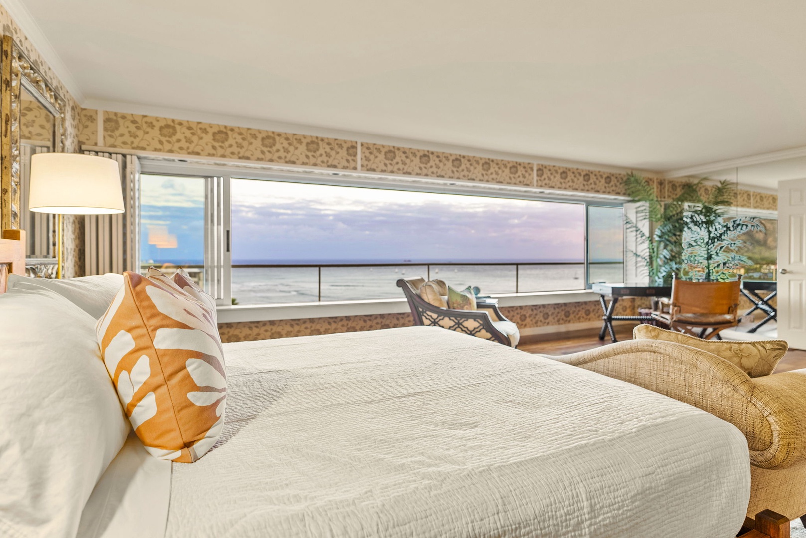 Honolulu Vacation Rentals, Hale Kaimana - Private space with sweeping ocean views to start your day.