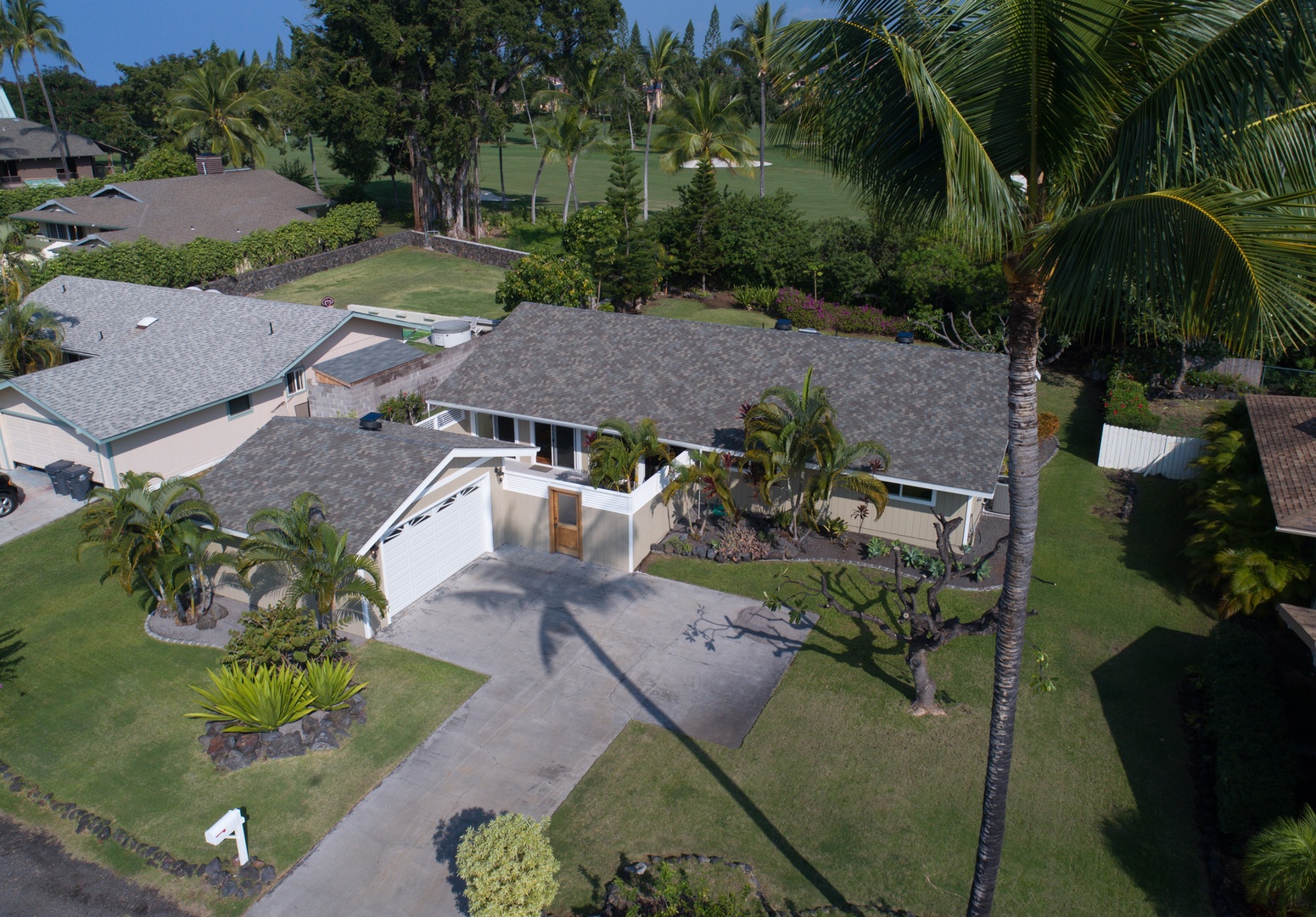 Kailua Kona Vacation Rentals, He'eia Bay Beach Bungalow (Big Island) - He'eia Bay Beach Bungalow backs up to the Kona Country Club Golf Course.