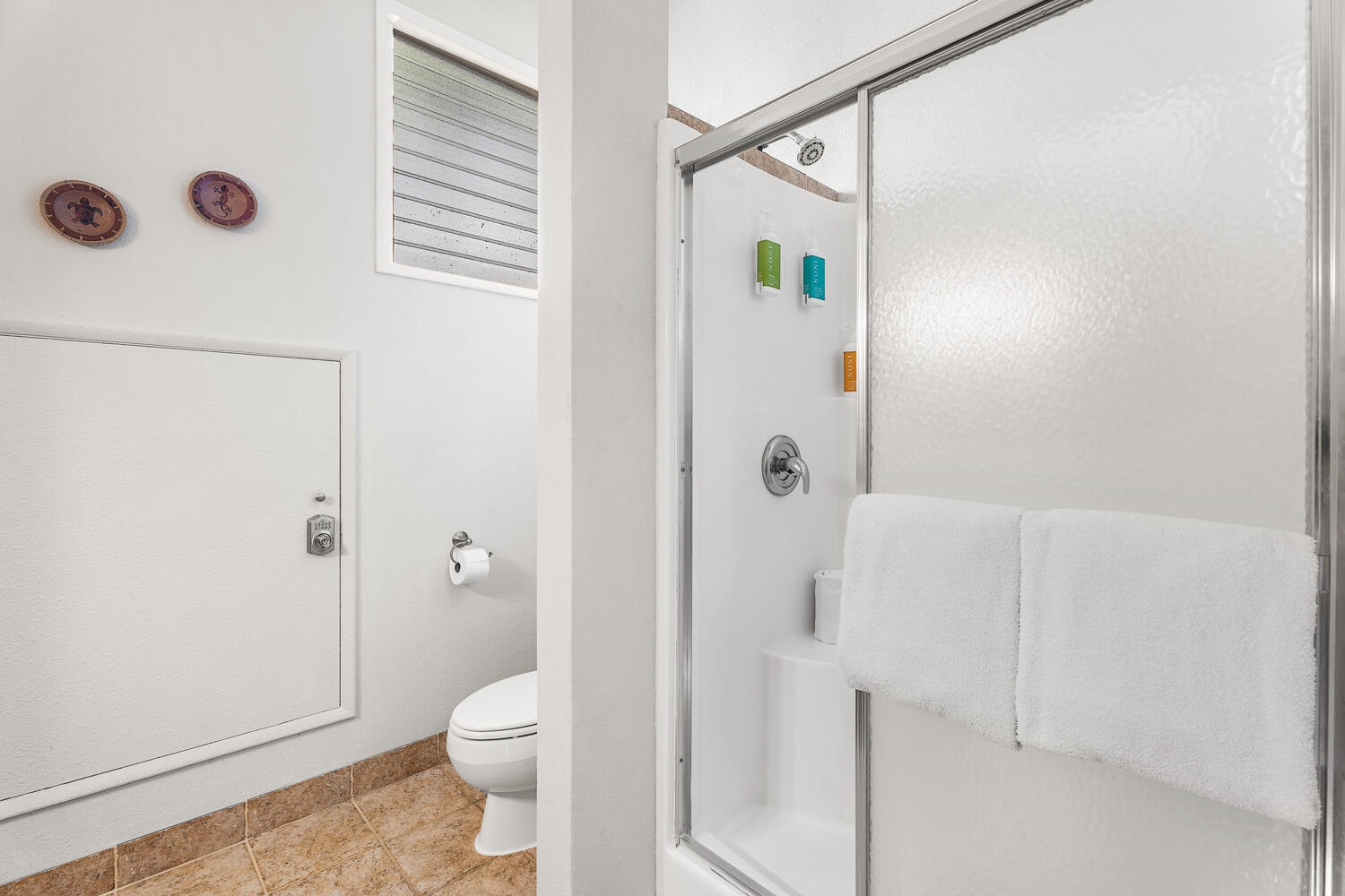 Kailua Kona Vacation Rentals, Kanaloa at Kona 3304 - Convenient walk-in shower and toilet in the upper-level loft bath.