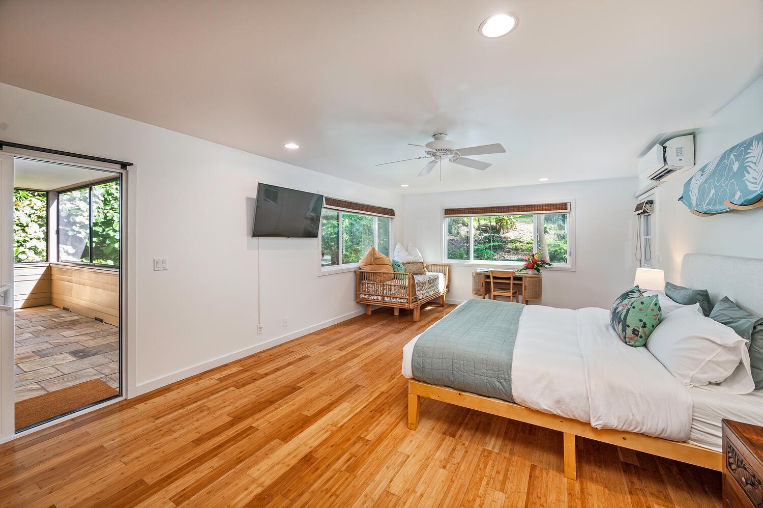 Kailua Vacation Rentals, Hale Honi La - Lower level primary with a private entrance.