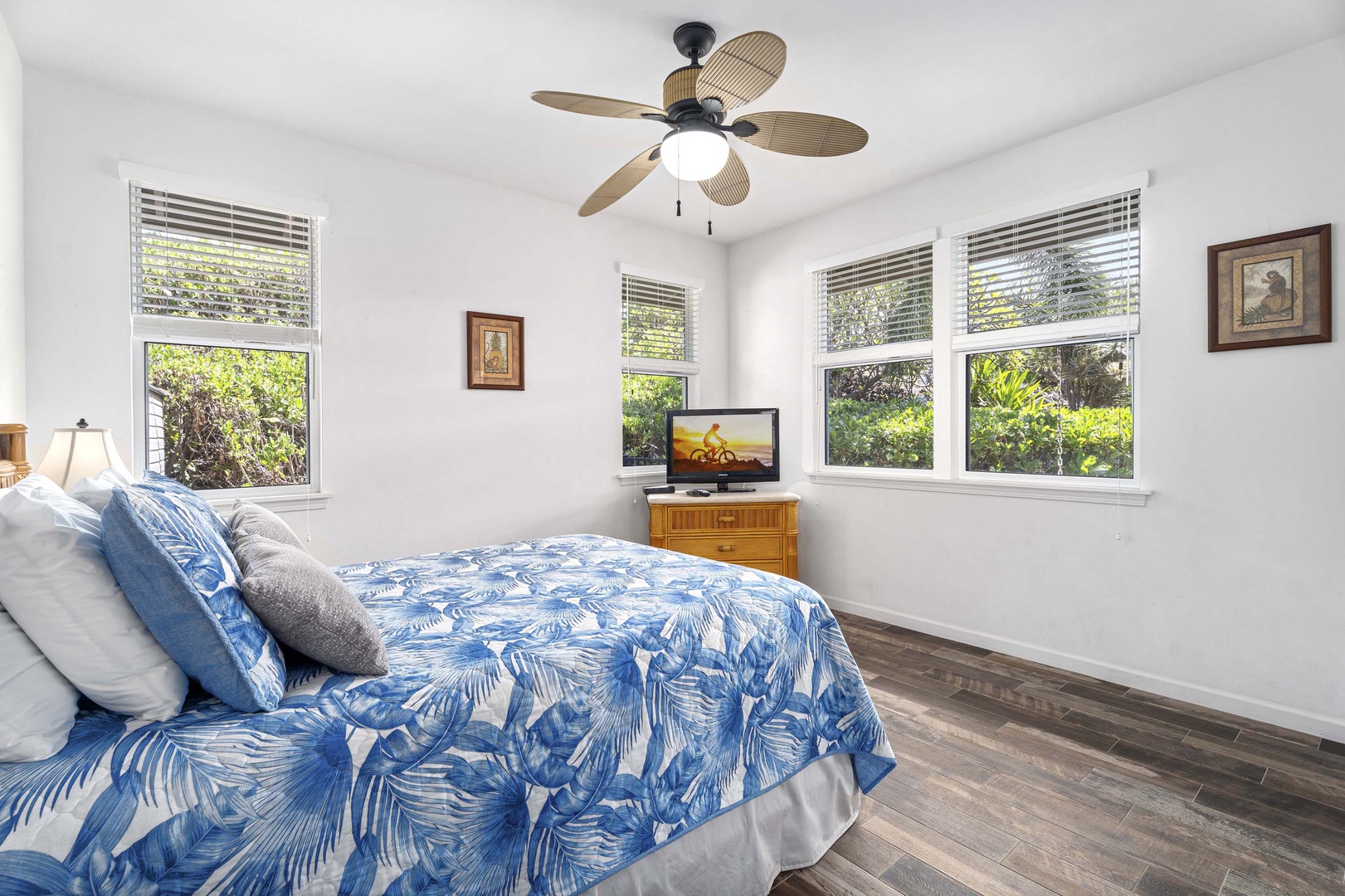 Kailua Kona Vacation Rentals, Kahakai Estates Hale - Stay entertained and inspired in our guest suite 1, offering TV luxury and window wonders.