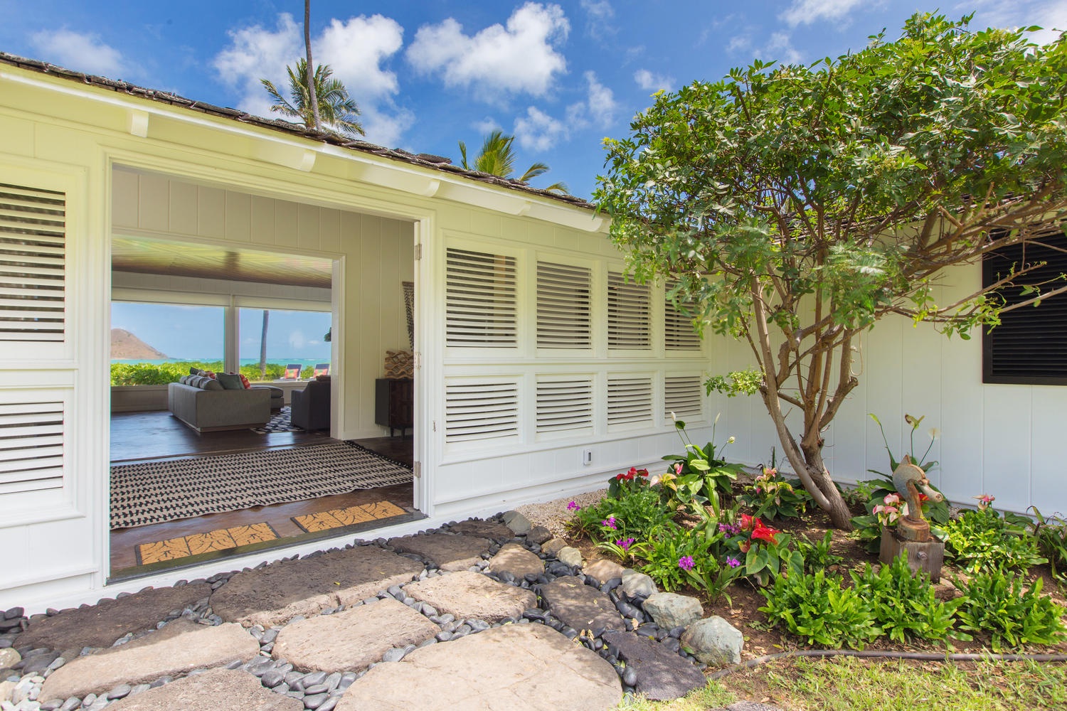 Kailua Vacation Rentals, Lanikai Oceanside 4 Bedroom - Front entryway.