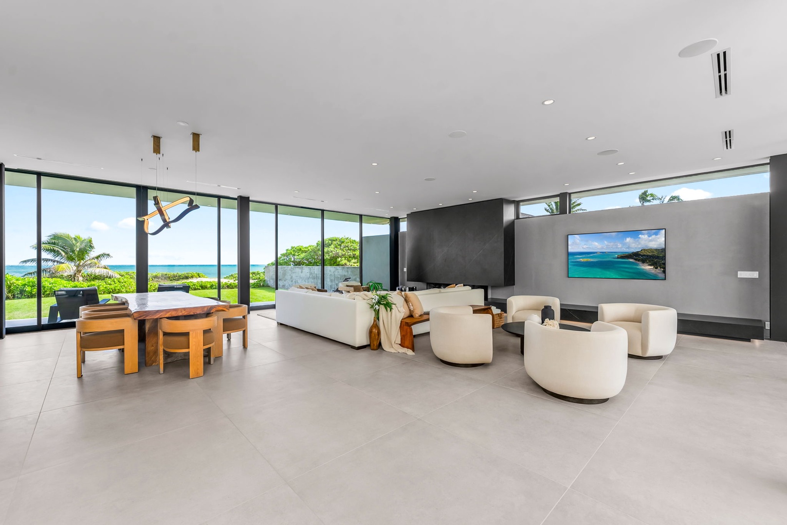 Kailua Vacation Rentals, Kailua Beach Escape - From morning coffee to sunset conversations, every seat enjoys a view.