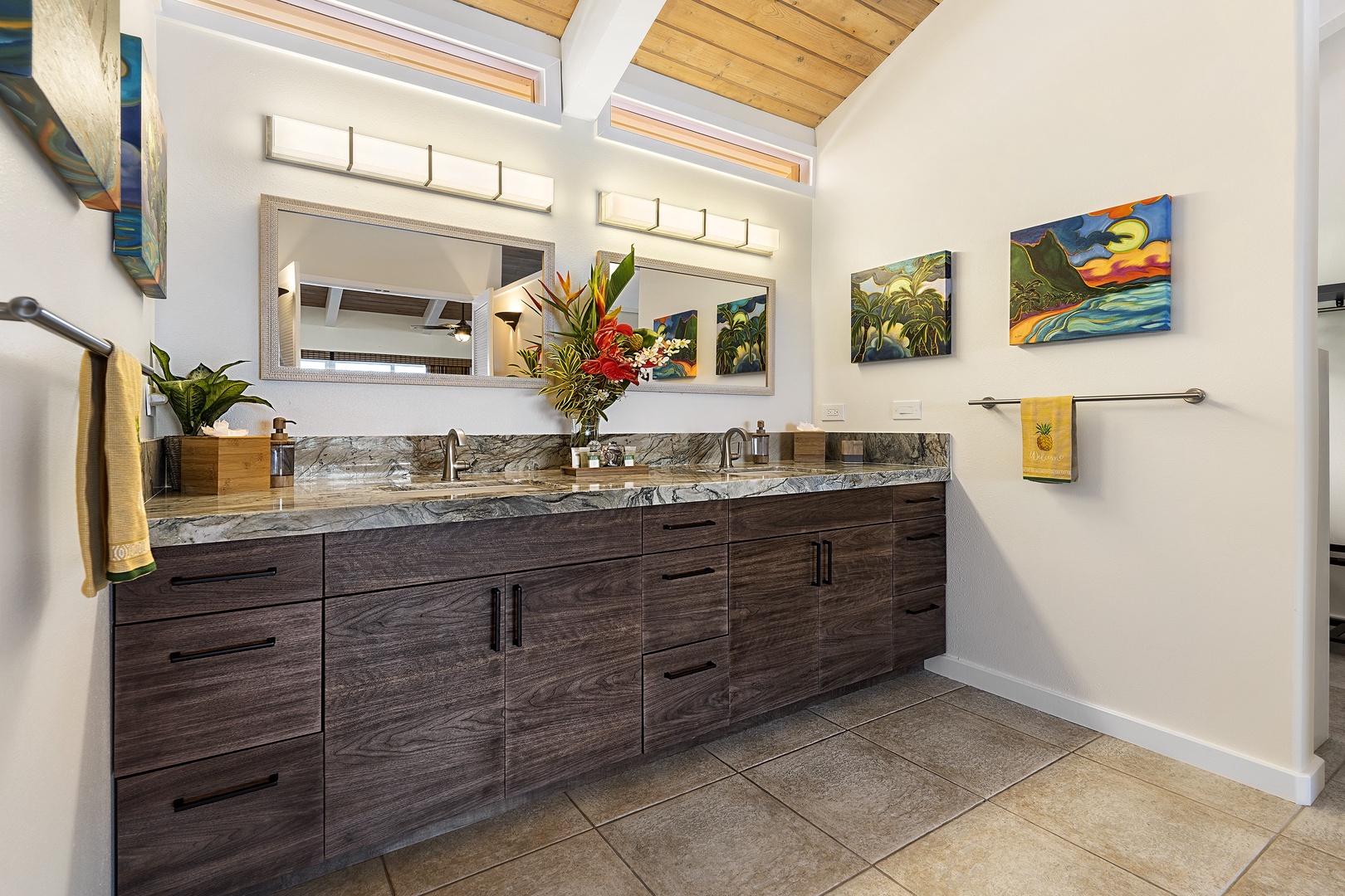 Kailua Kona Vacation Rentals, Hale Pua - Primary Bathroom with dual vanities