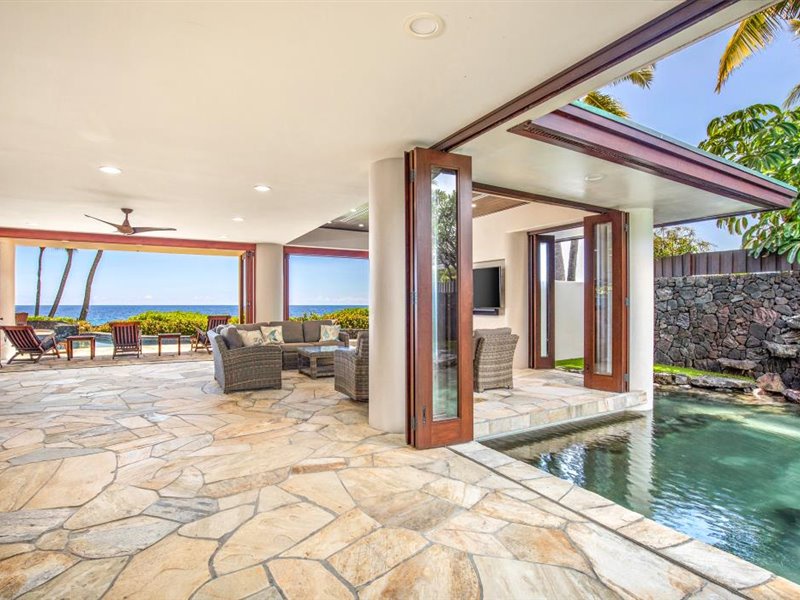 Kailua Kona Vacation Rentals, Blue Water - Tiled floors throughout with Hawaiian styling!