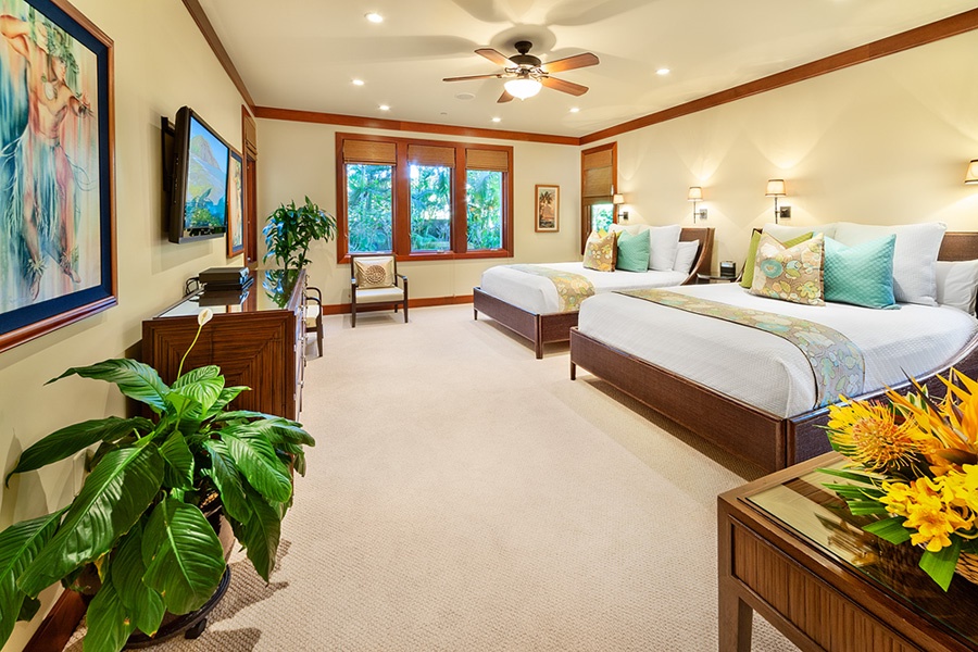 Wailea Vacation Rentals, Solara Luxe Pool Villa D101 at Wailea Beach Villas* - Partial Ocean View Colorful Great Room with New Furnishings & Decor