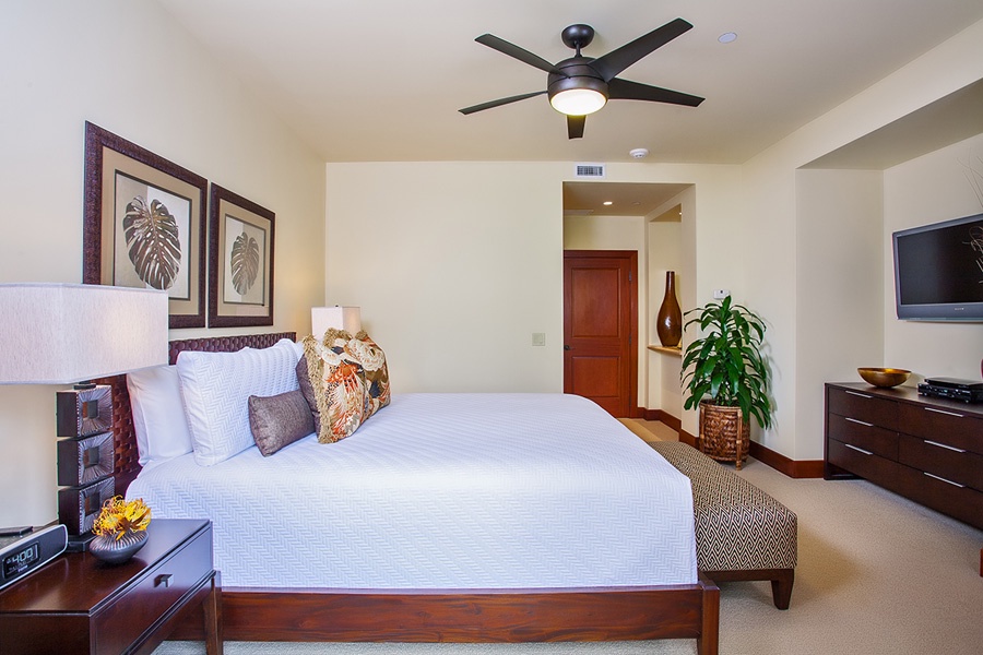 Wailea Vacation Rentals, Sun Splash C301 at Wailea Beach Villas* - Sun Splash C301 - Third Bedroom with Private Bath and King Bed