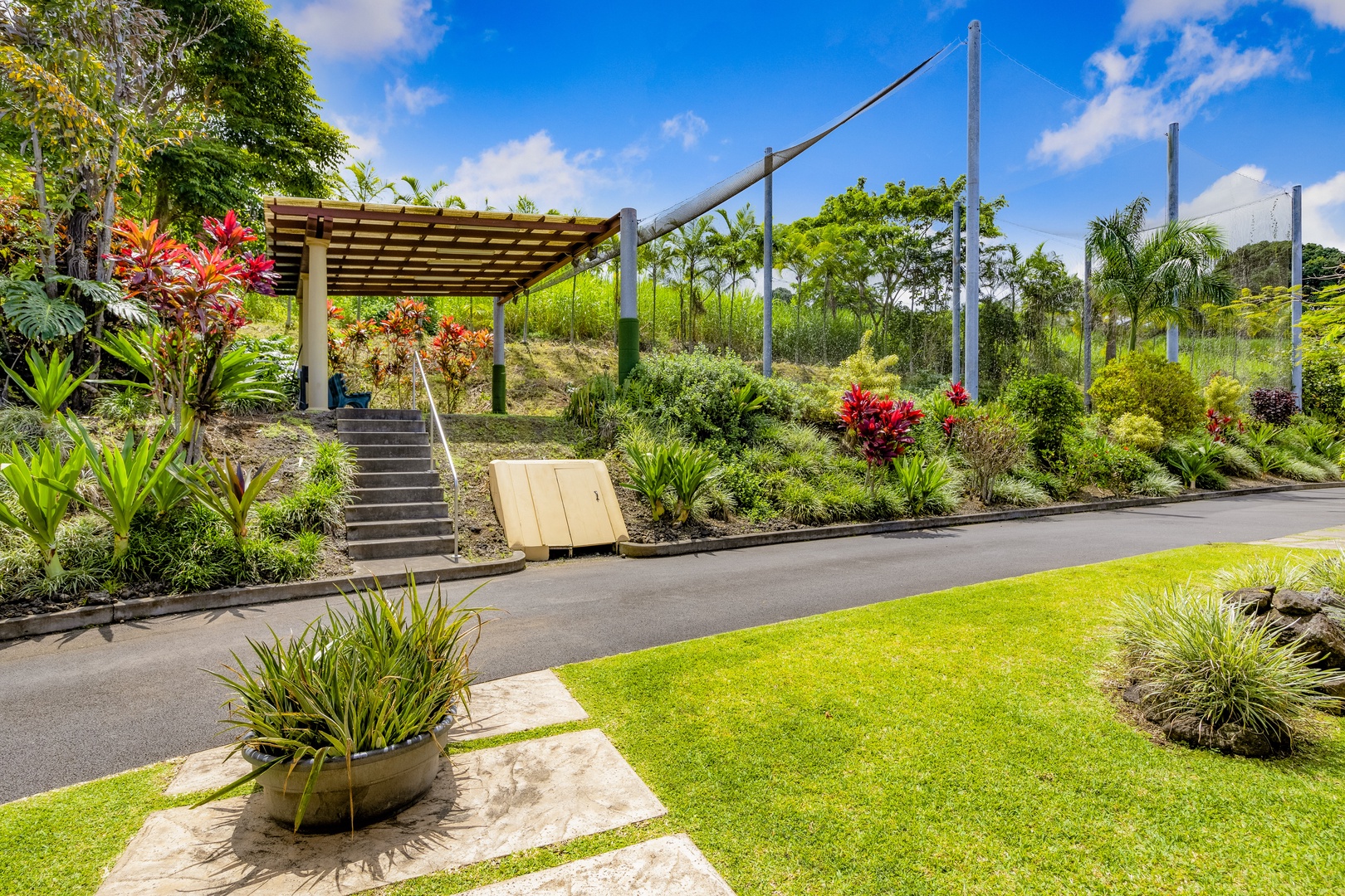 Kailua Kona Vacation Rentals, Kailua Kona Estate** - A lush and vibrant paradise in the garden of tropics.