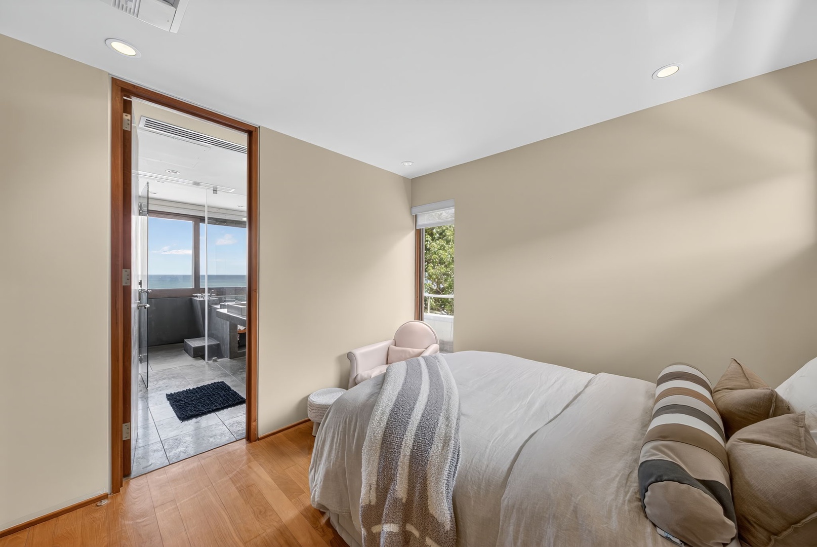 Haleiwa Vacation Rentals, HaleGator - The inviting suite offers a comfortable space, refined finishes, and a relaxing atmosphere throughout your stay.