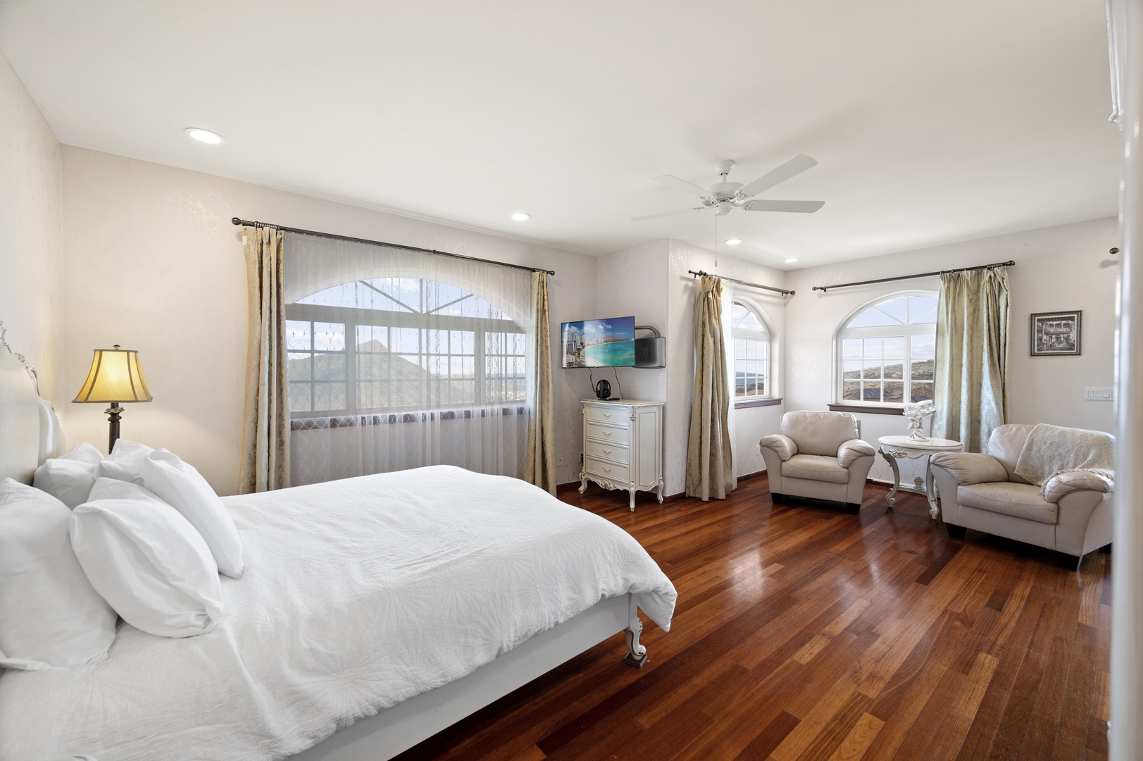 Honolulu Vacation Rentals, Lotus on a Hill* - The Primary Bedroom boasts a king bed, ceiling fan, and is drenched in natural light