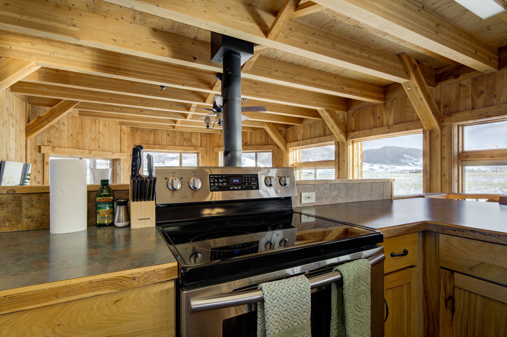 Livingston Vacation Rentals, OFB Sunset Grove - Cooking with a view is even more pleasant!