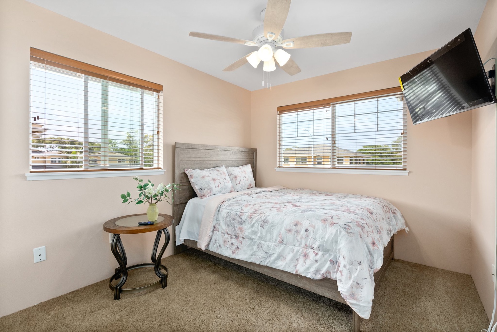 Kapolei Vacation Rentals, Kilipue Retreat - Guest bedroom with cozy bedding and a wall-mounted TV for added comfort.