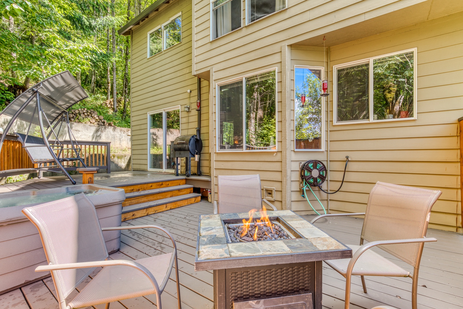 Clackamas Vacation Rentals, Duck Crossing - Find your fire right here in Oregon