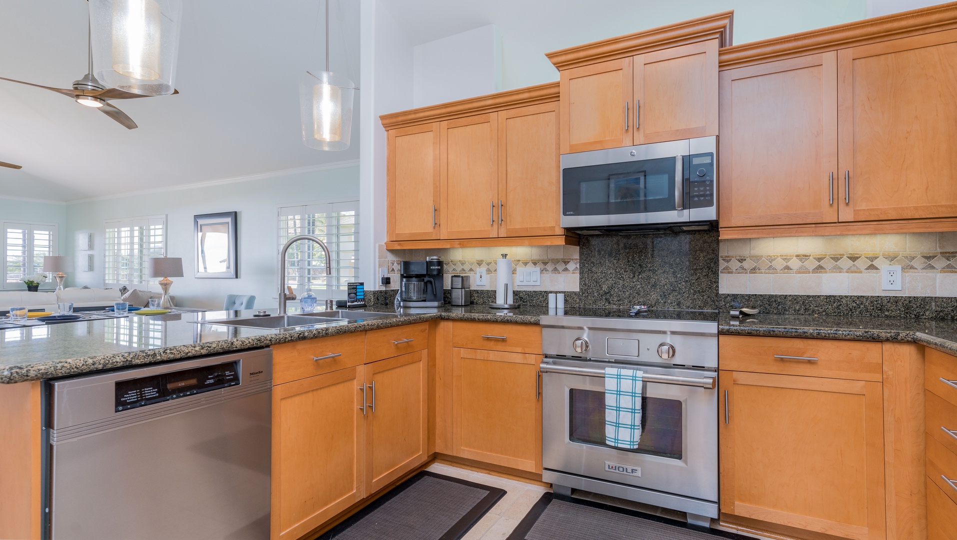 Kapolei Vacation Rentals, Kai Lani 21C - Gracious amenities for your culinary adventures in the kitchen.