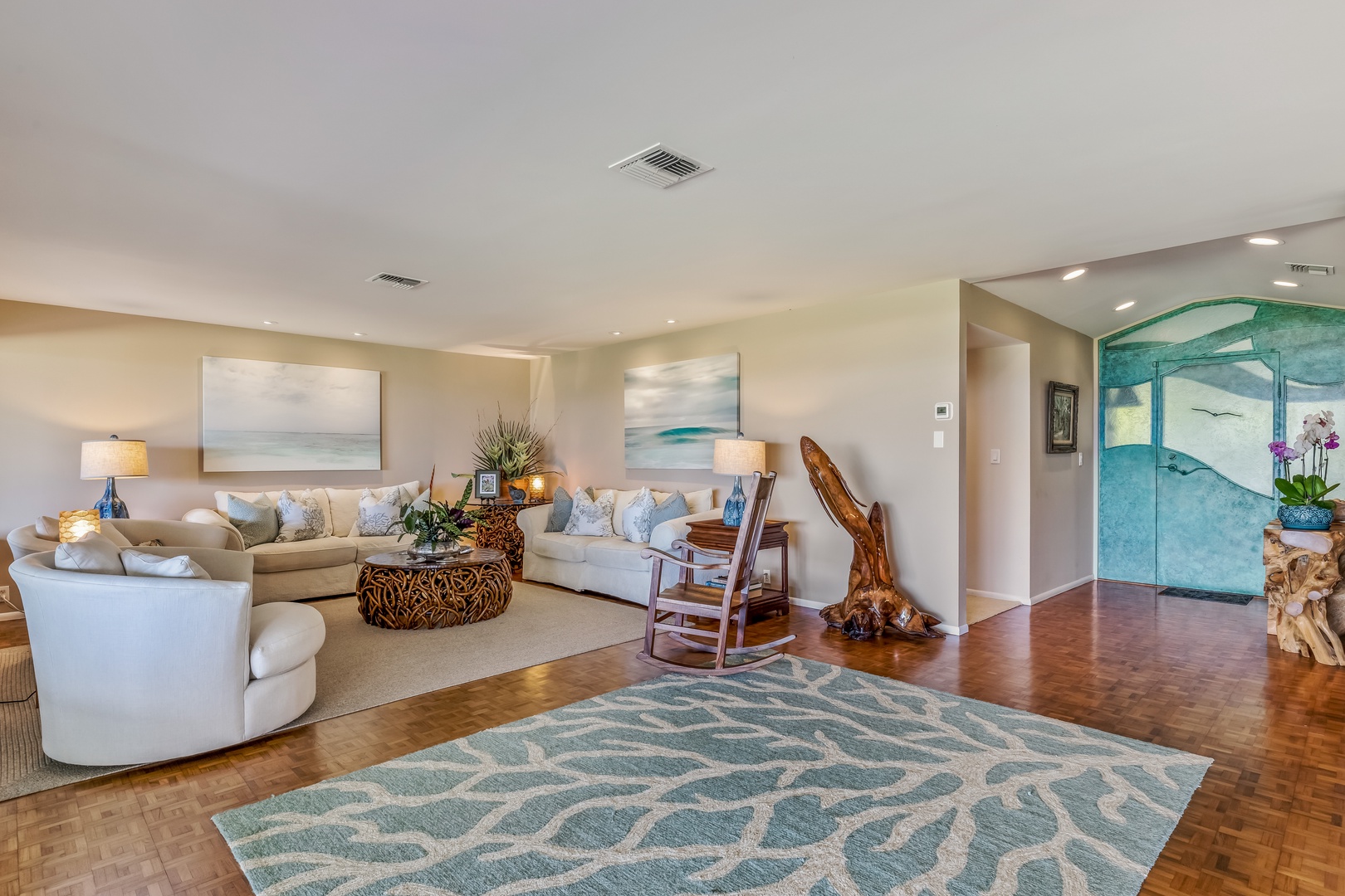 Honolulu Vacation Rentals, Hale Ola - Seamless flow with an open floorplan.