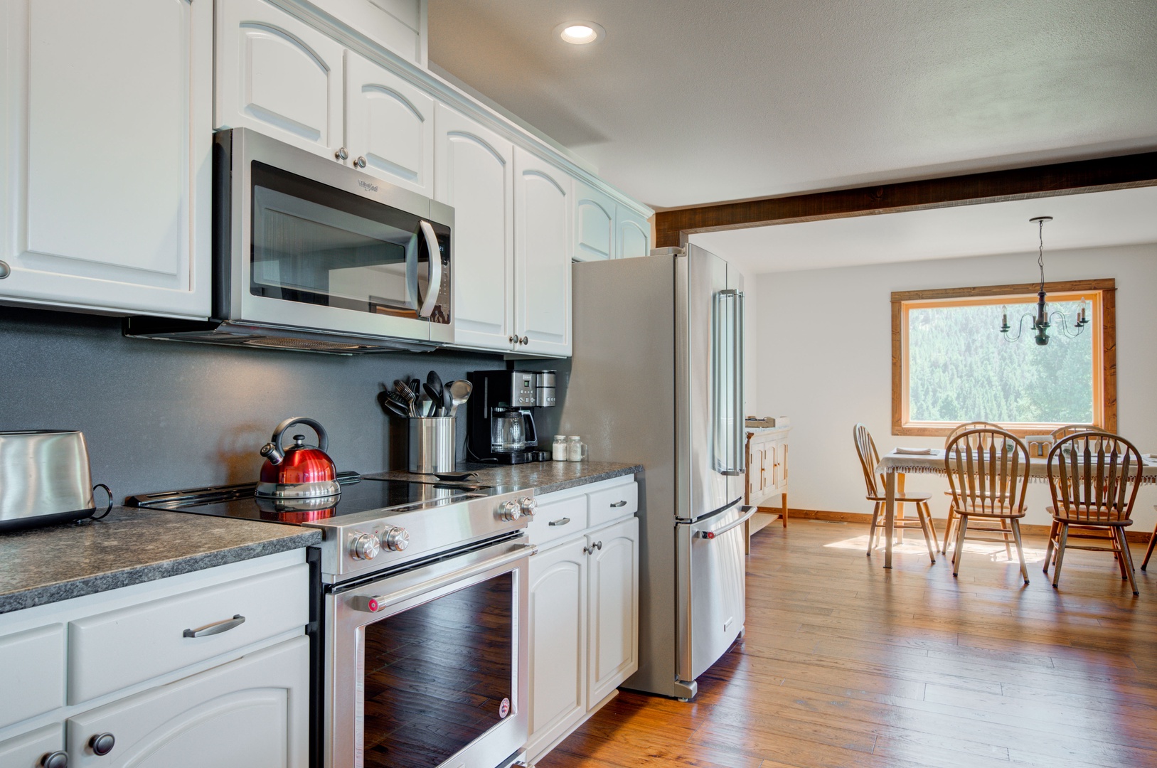 Bozeman Vacation Rentals, The Canyon Lookout - Working room for the chef