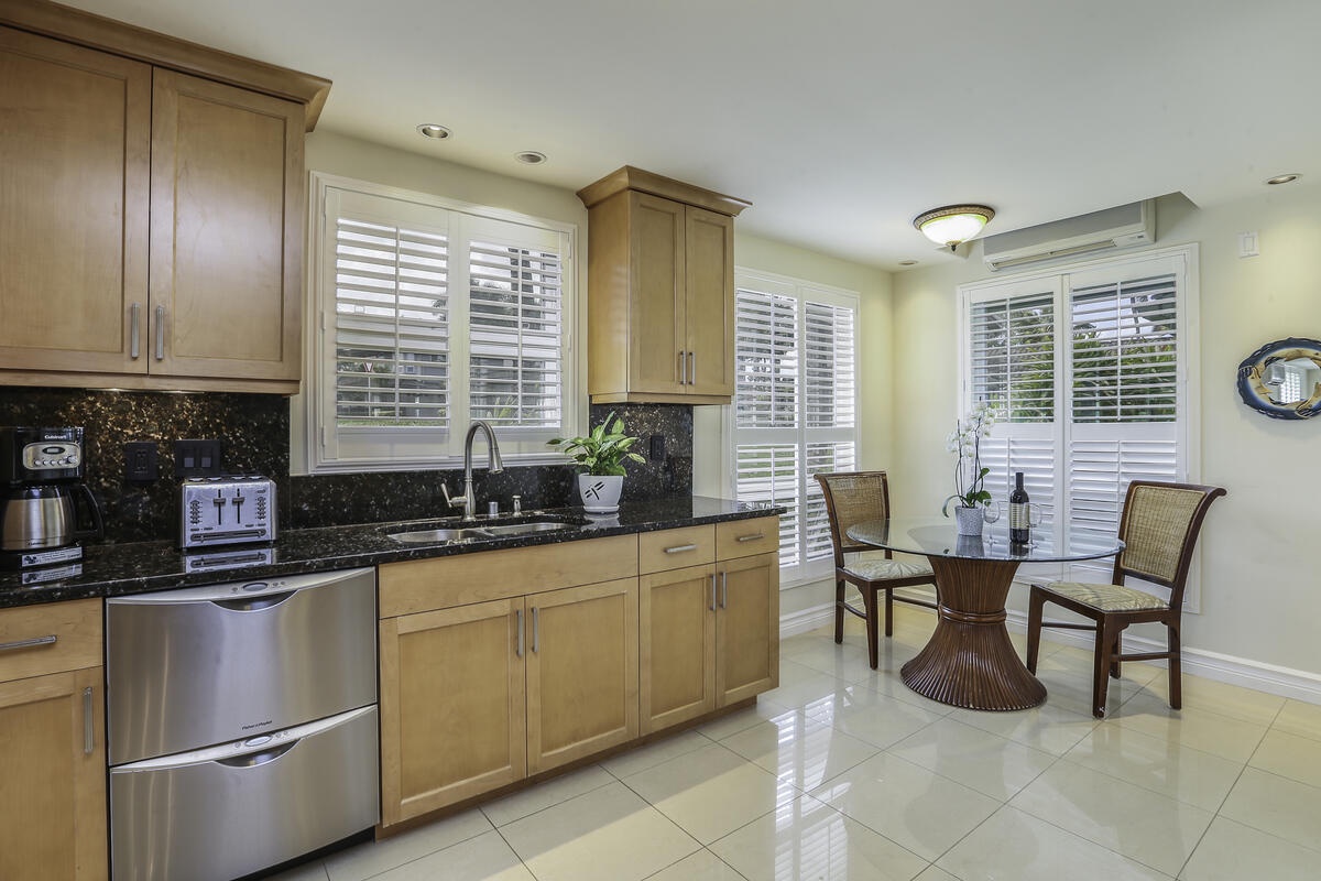 Princeville Vacation Rentals, Ho'onanea - Kitchen with additional table for breakfast