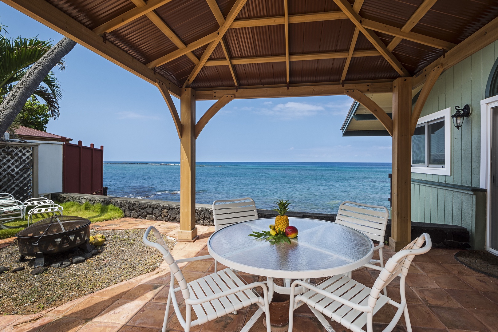 Kailua Kona Vacation Rentals, The Cottage - Outdoor covered space for enjoying BBQ'ed meals!