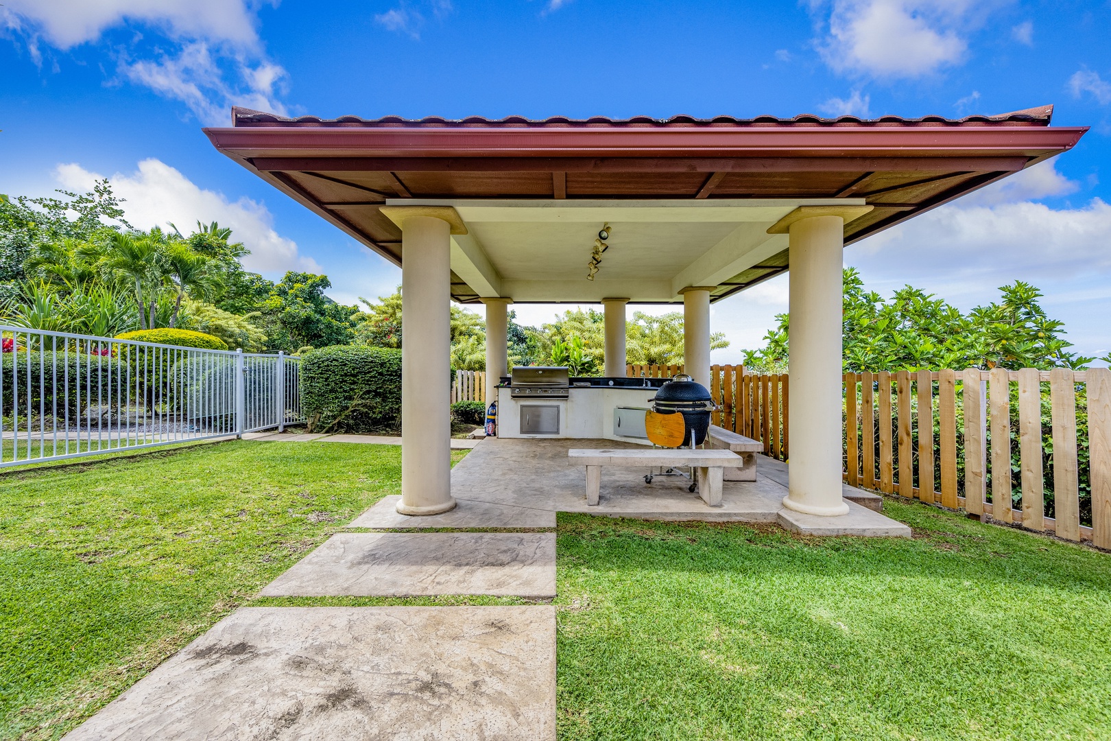 Kailua Kona Vacation Rentals, Kailua Kona Estate** - Head towards the grilling cabana only a few steps away from the pool area.