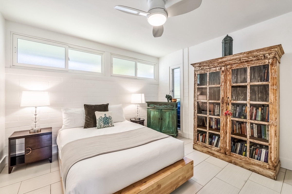 Kailua Vacation Rentals, Hale Ohana - Guest Bedroom 3 has a double bed and ceiling fan.
