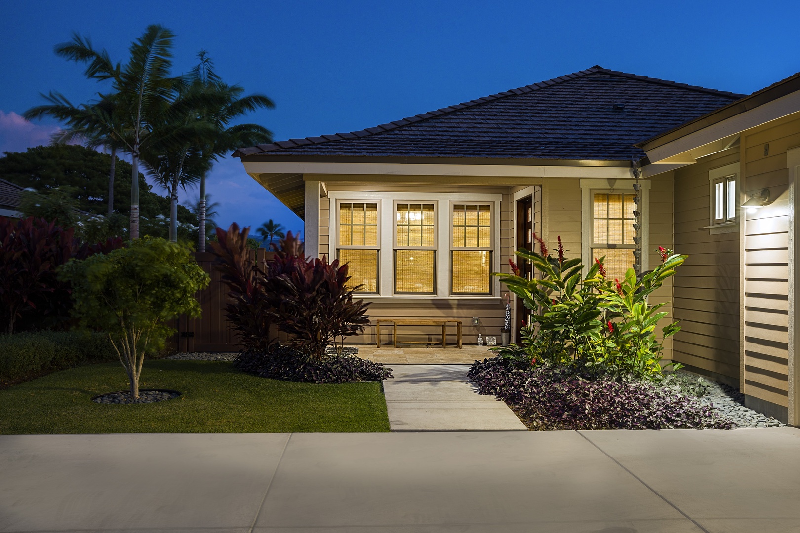 Kailua Kona Vacation Rentals, Kona Blue Vacations Holua Kai - Soft lighting welcomes you home to Kona Blue Vacations Holua Kai, where island luxury meets comfort.