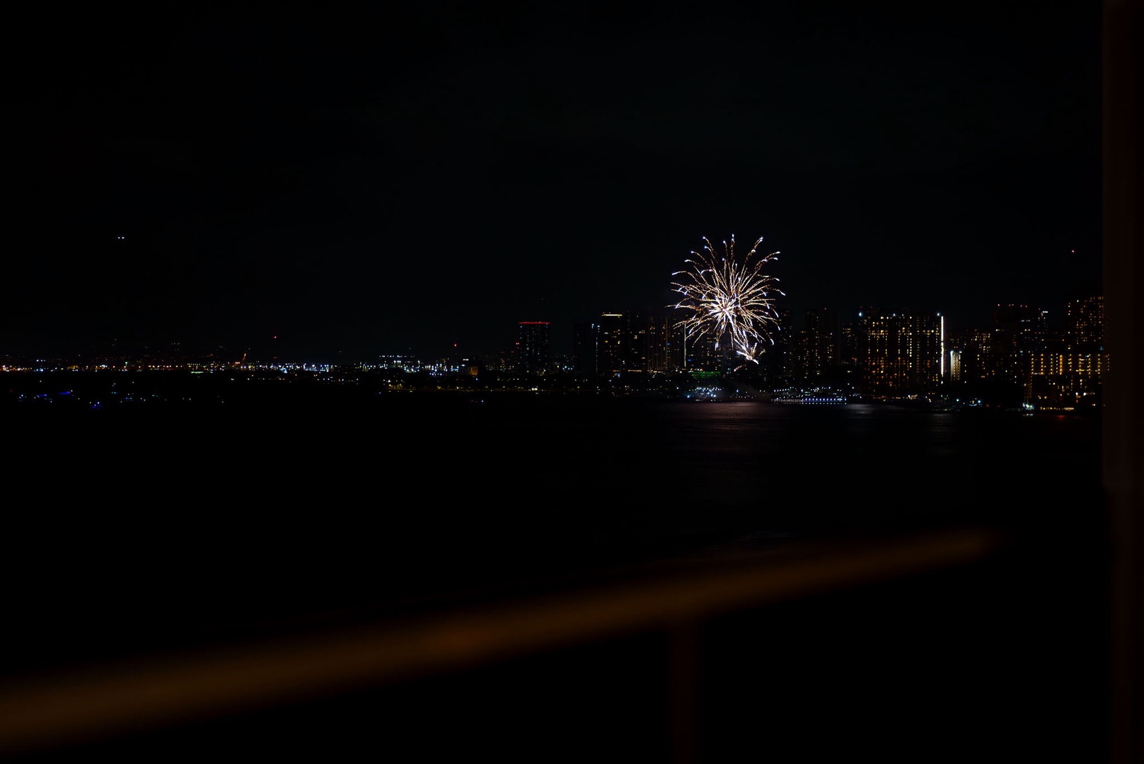 Honolulu Vacation Rentals, Hale Kaimana - Dazzling fireworks display reflecting beautifully on the calm ocean waters.