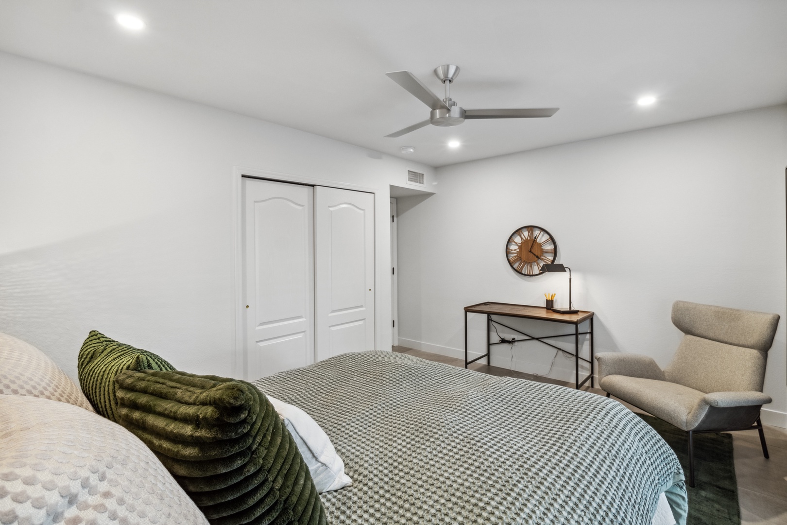 Phoenix Vacation Rentals, Majestic Mountain Views at Piestewa Peak Paradise - Bedroom #3 with queen bed