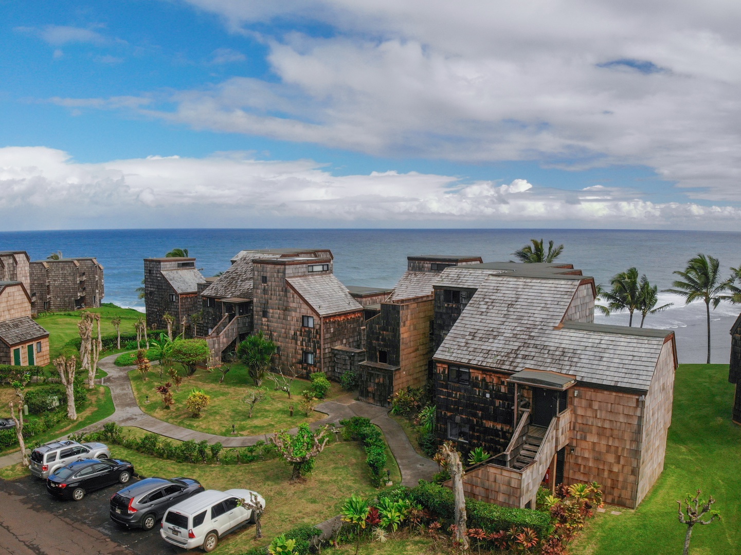 Princeville Vacation Rentals, Sealodge Villa H5 - Parking area