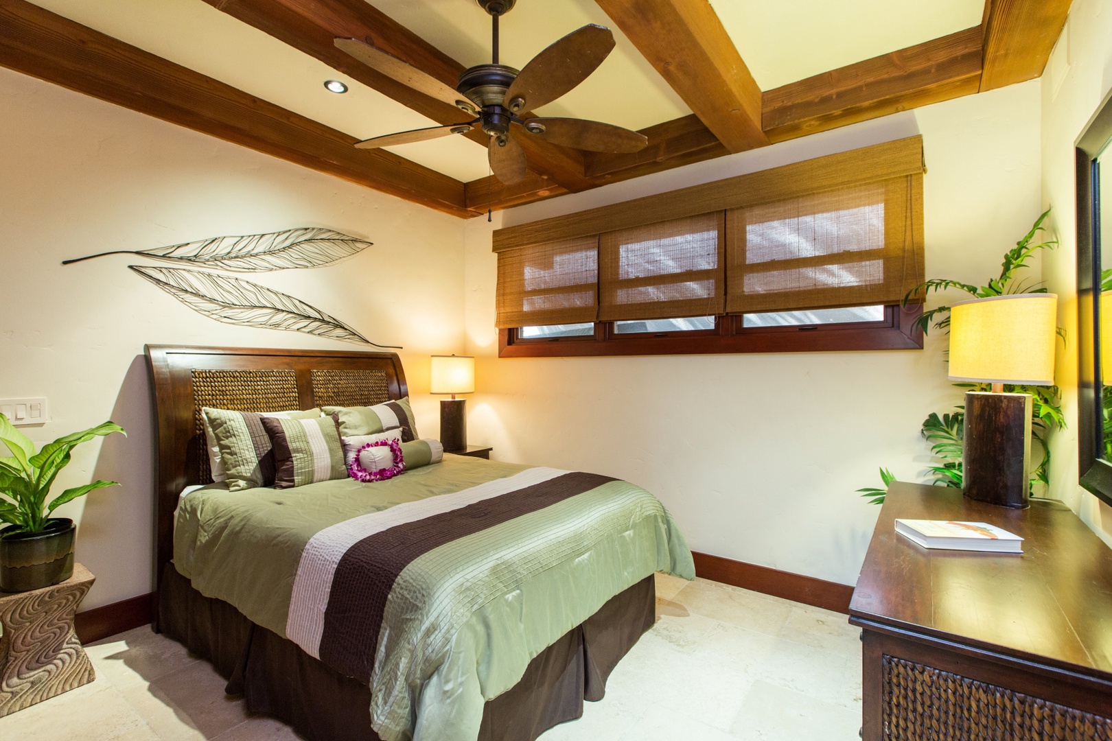Honolulu Vacation Rentals, Banyan House - Guest Cottage Bedroom