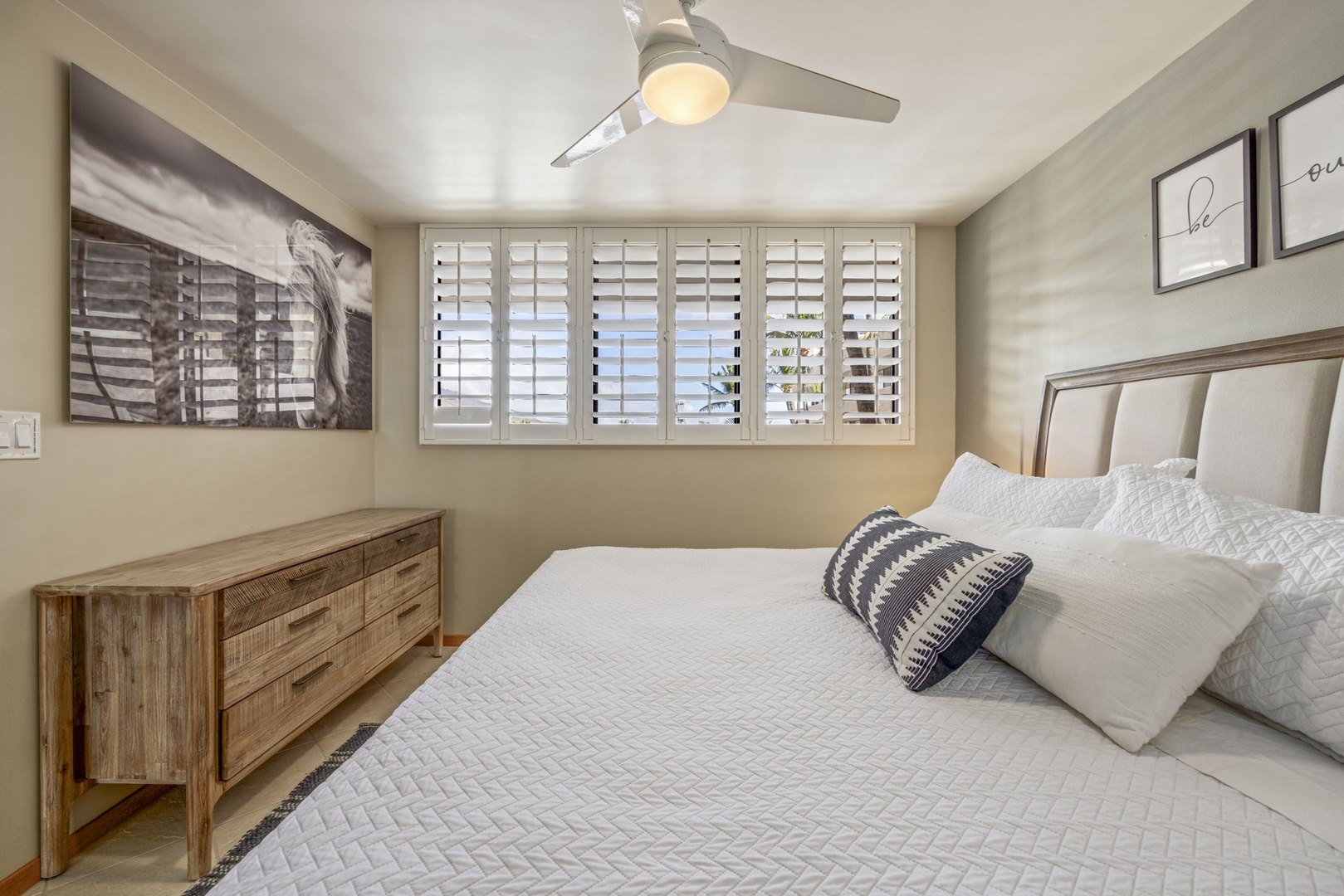 Wailuku Vacation Rentals, Milowai 310 - The horse photograph and the three-print welcome share the same wall, dresser just below them.