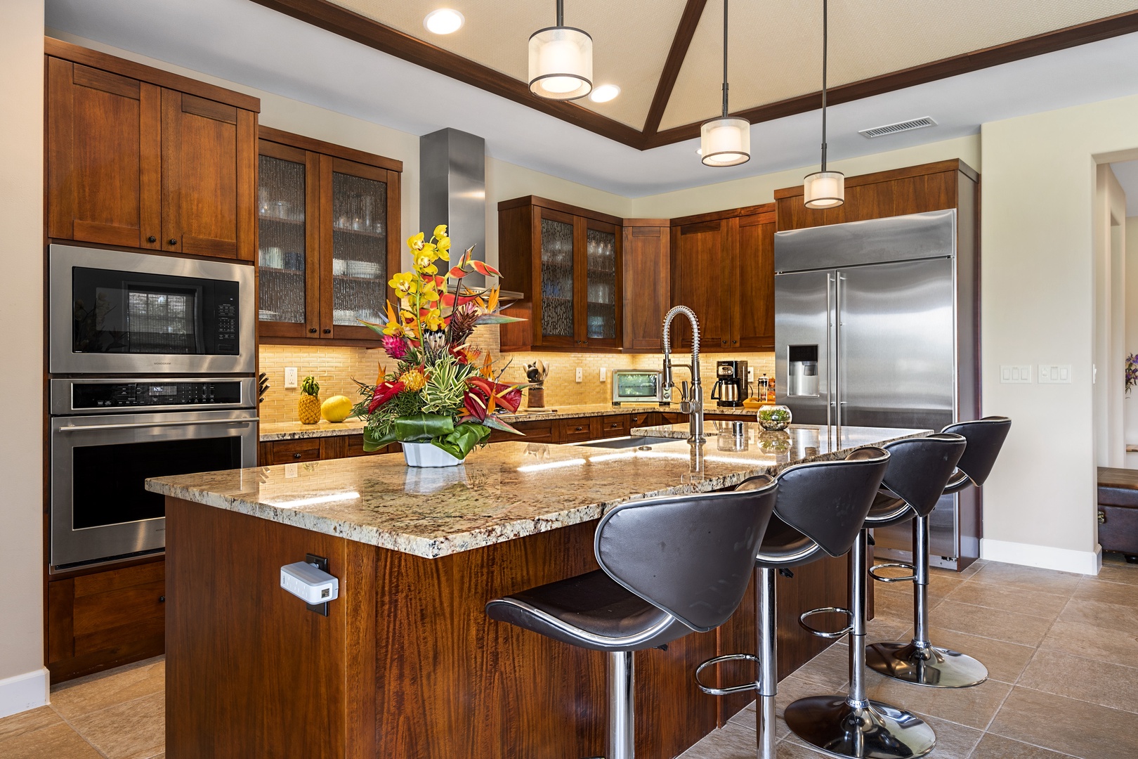 Kailua Kona Vacation Rentals, Kona Blue Vacations Holua Kai - The gourmet kitchen offers everything you need to cook and connect—featuring granite counters and top-tier appliances.