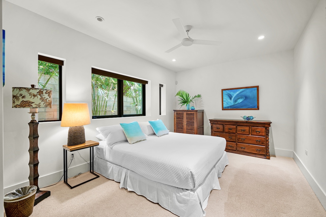 Honolulu Vacation Rentals, Diamond Head Grandeur - The third guest room includes a cozy queen bed, perfect for unwinding after a day of exploring Oahu’s tropical beauty.