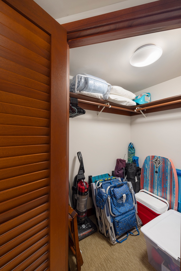 Kapolei Vacation Rentals, Ko Olina Beach Villas B506 - Beach gear available and extra storage to keep your getaway essentials.