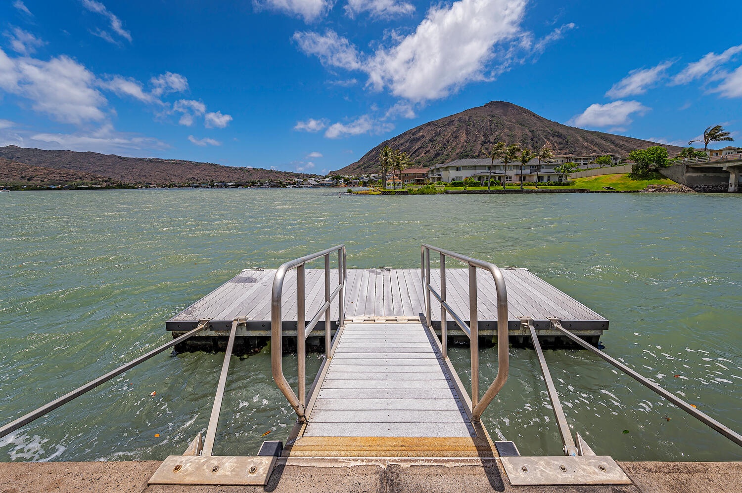 Honolulu Vacation Rentals, Nani Wai - Beautiful marina-frontage perfect for launching kayaks and standup paddle boards!!