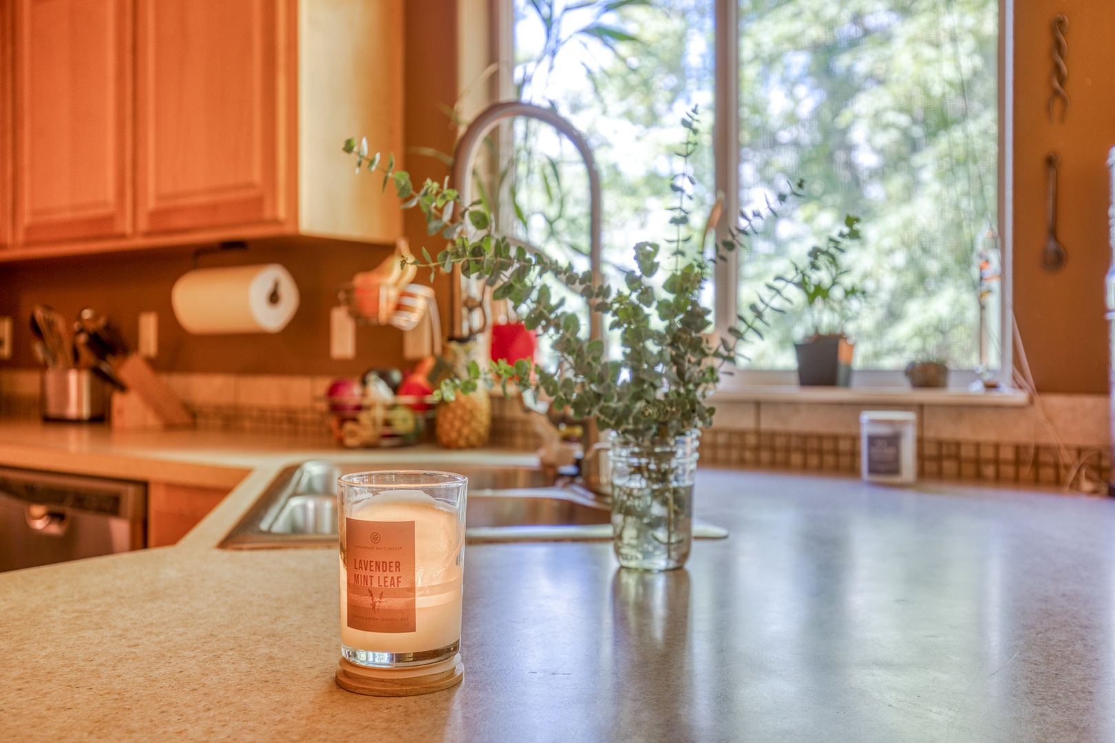 Clackamas Vacation Rentals, Duck Crossing - The kitchen is truly the heart of the home