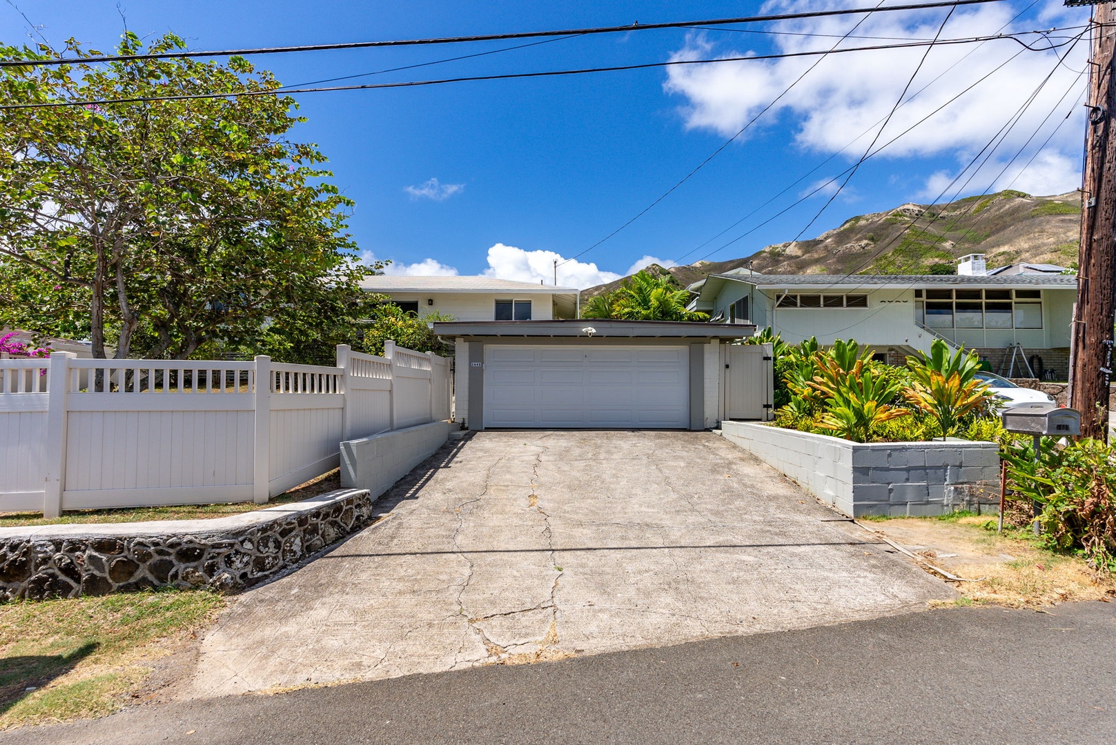 Kailua Vacation Rentals, Hale Alapi'i Lanikai Getaway - Welcome to this charming residence nestled in a scenic neighborhood, a spacious driveway and a private entrance.