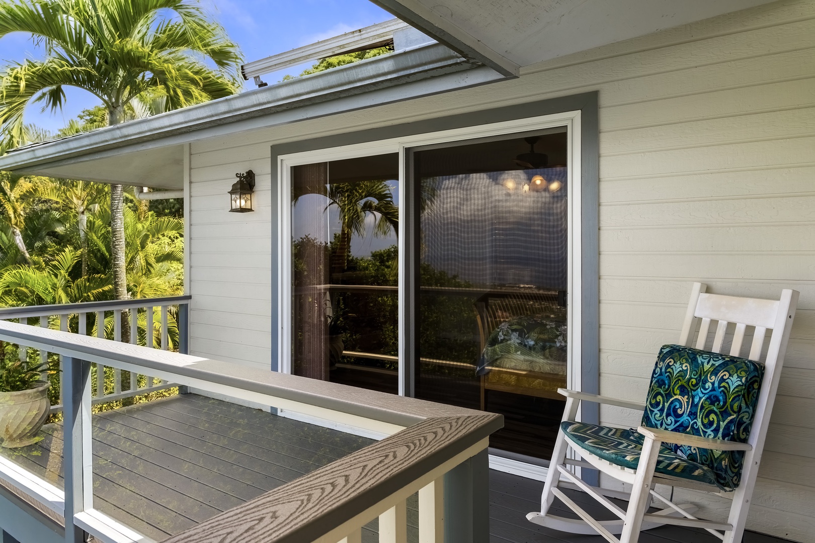 Kailua Kona Vacation Rentals, Honu O Kai (Turtle of the Sea) - Primary bedroom with Lanai access