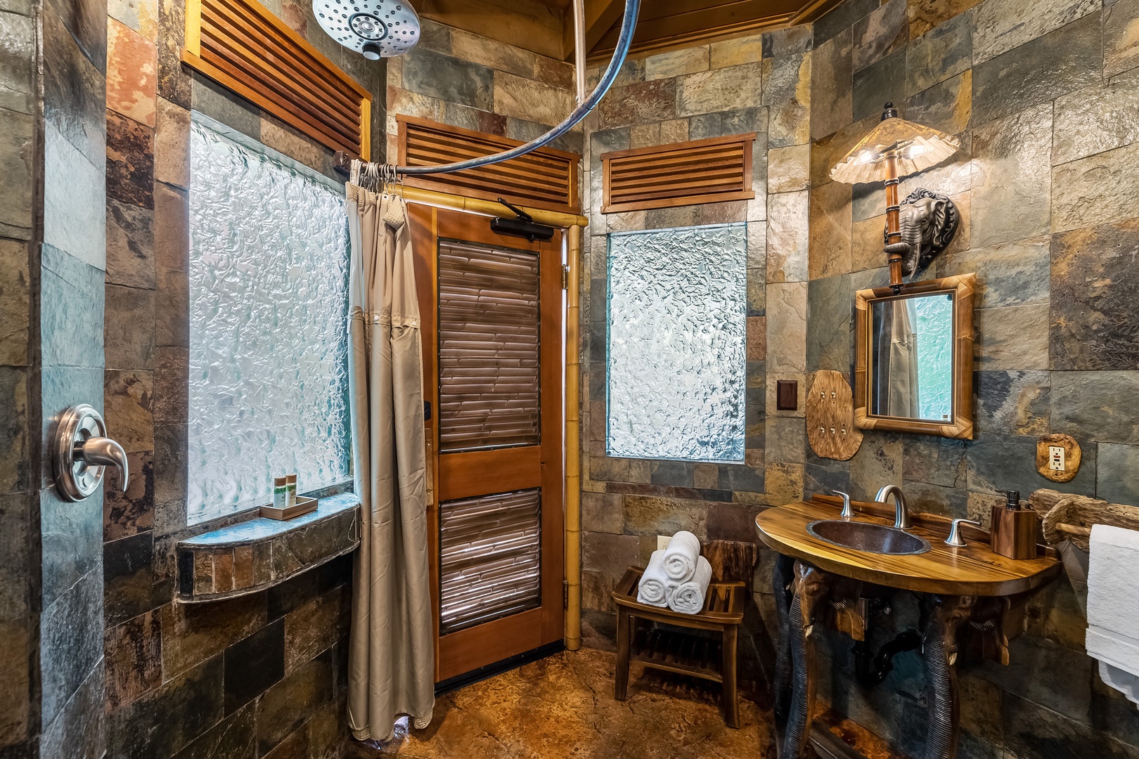 Waimanalo Vacation Rentals, Hawaii Hobbit House - Full-size guest bathroom.