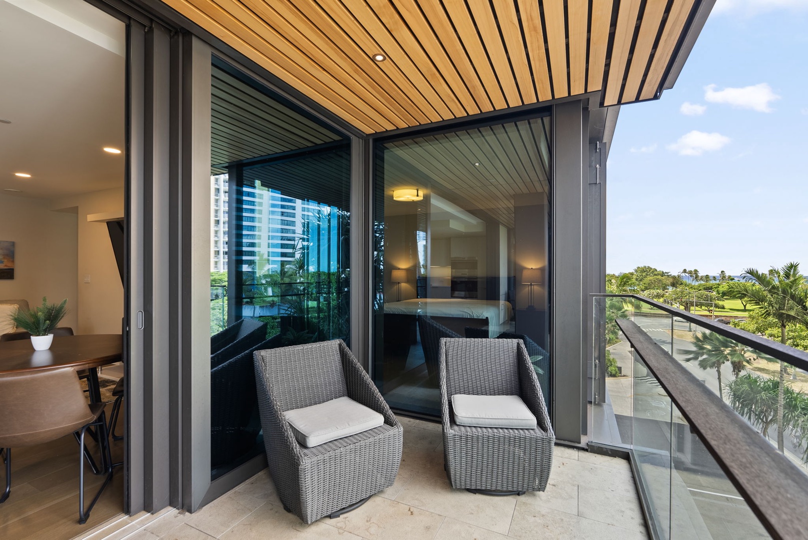 Honolulu Vacation Rentals, Park Lane Getaway - Private lanai seating with both comfort and views for a perfect retreat.