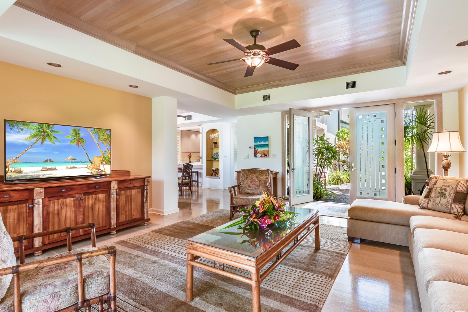 Kamuela Vacation Rentals, The Islands D3 - Living Room Features Large Flat-Screen Smart TV and Gorgeous Etched Glass Double Doors