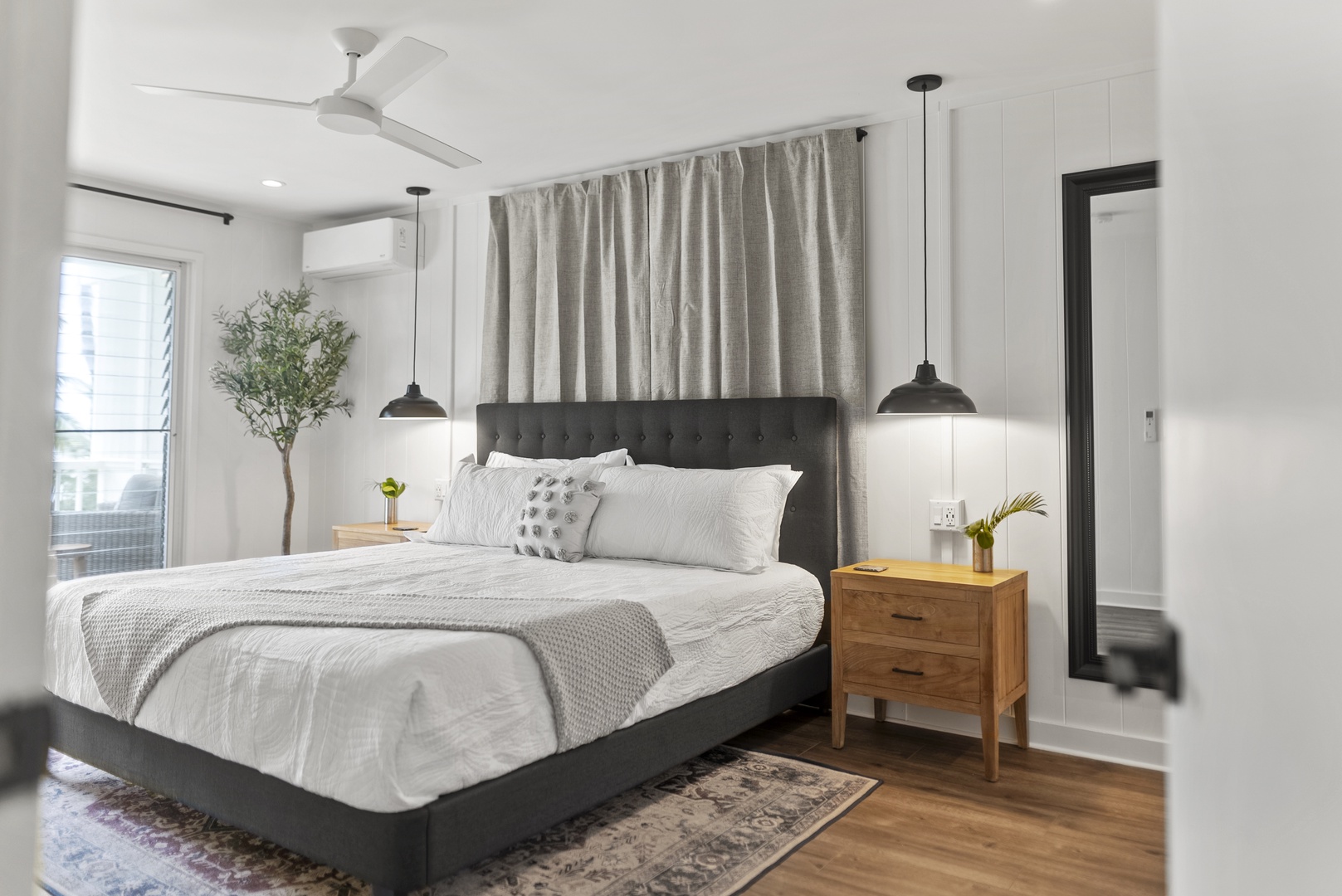Honolulu Vacation Rentals, Honolulu Beachfront Retreat - Stylish suite featuring a king-sized bed, cozy textures, and ambient lighting — a serene retreat for restful nights.